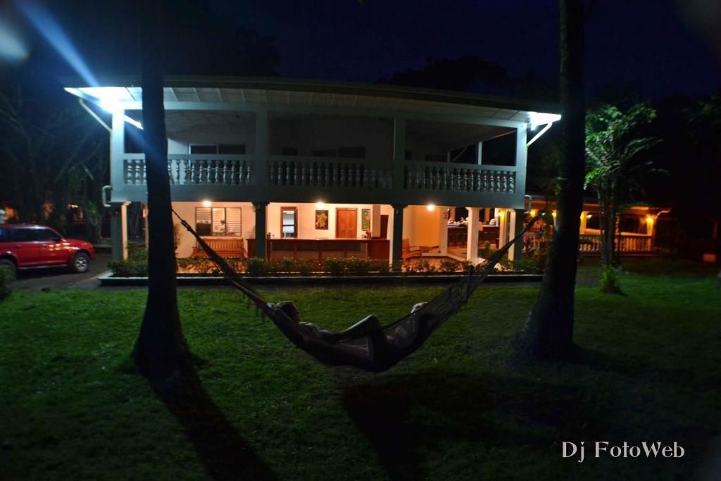 Hotel La Isla Parrita Luaran gambar