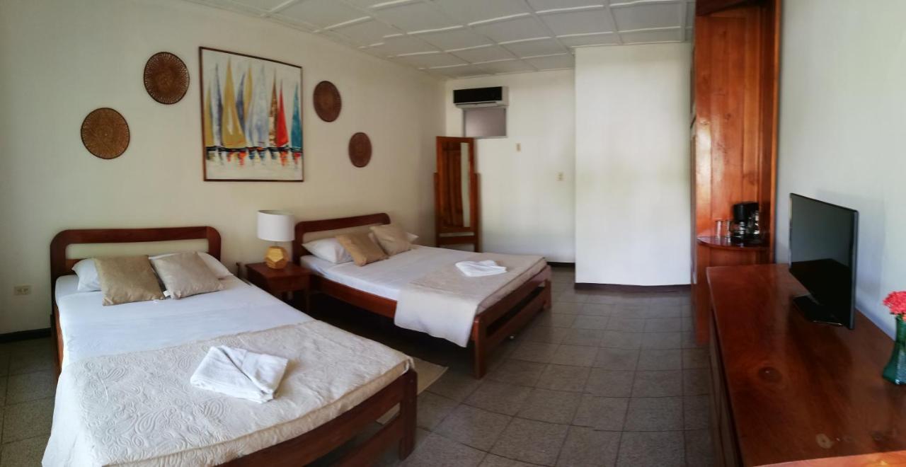 Hotel La Isla Parrita Luaran gambar