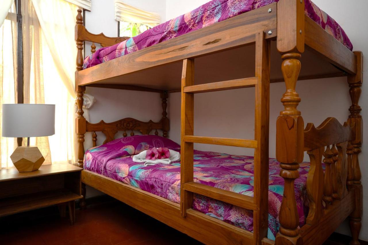 Hotel La Isla Parrita Luaran gambar